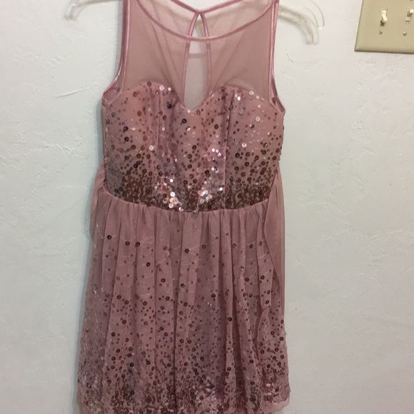 Formal dress - Picture 1 of 1